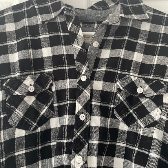 🛍️ 2/$20 Long sleeve plaid top - Picture 2 of 6